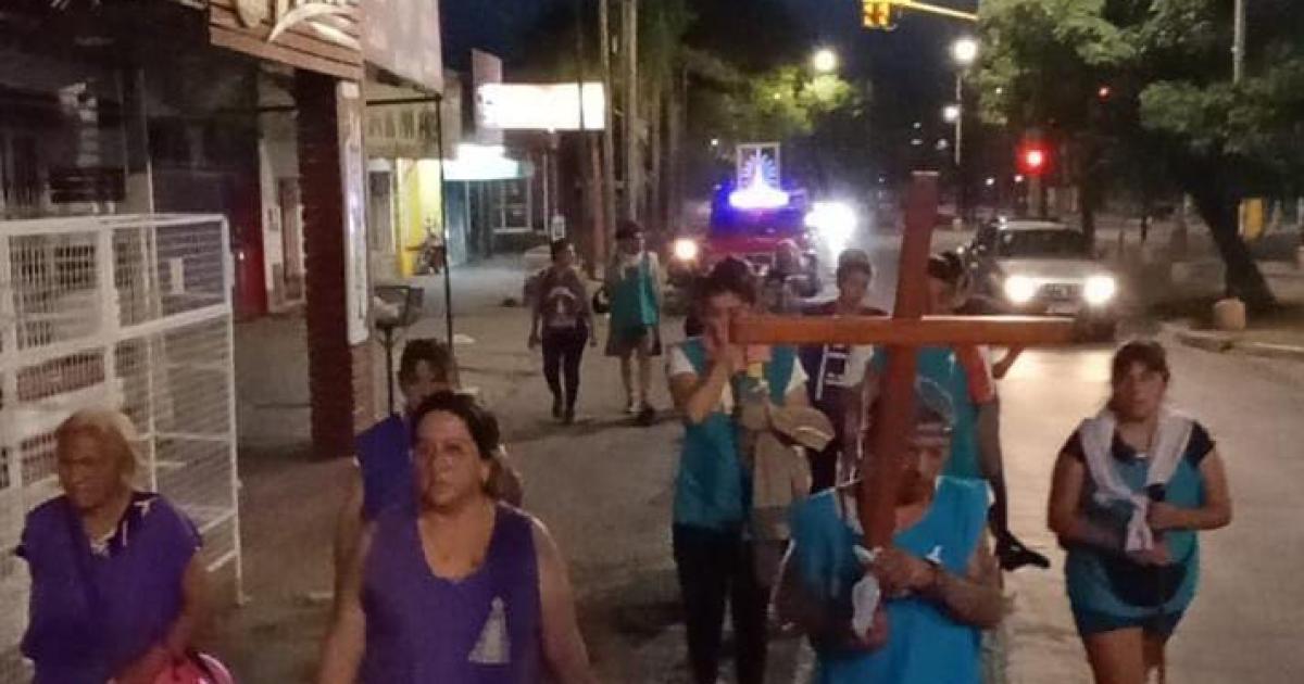 Cientos de fieles santiaguentildeos ya peregrinan a pie hacia el encuentro con la Virgen del Valle