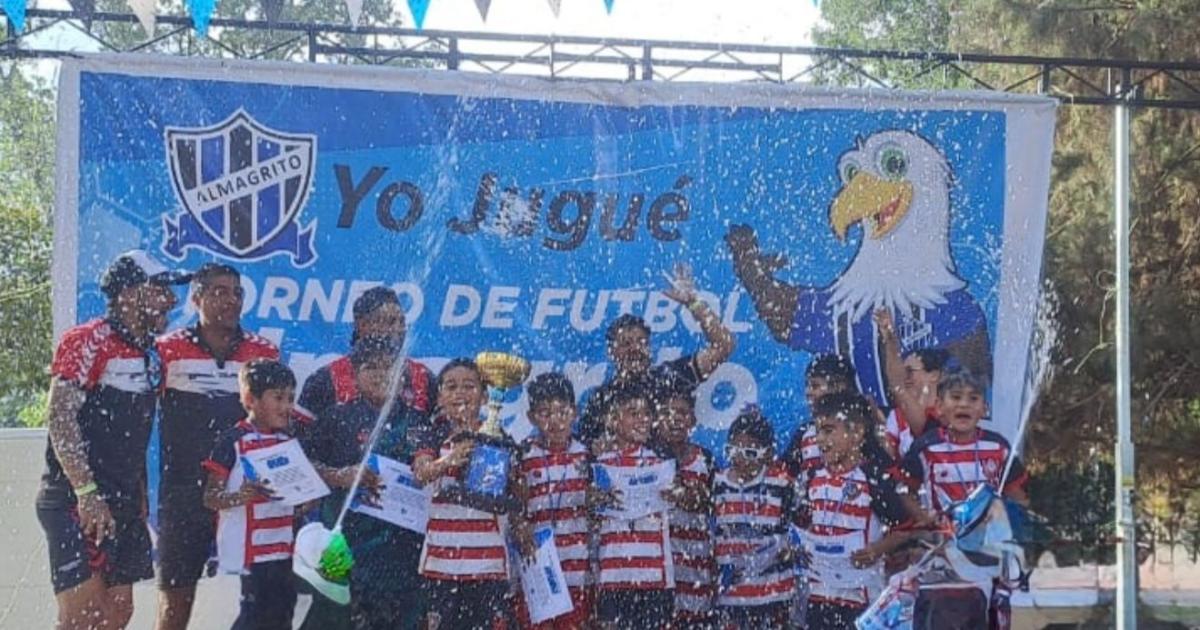 Chacarita del Sud festejoacute su primer campeonato en Salta