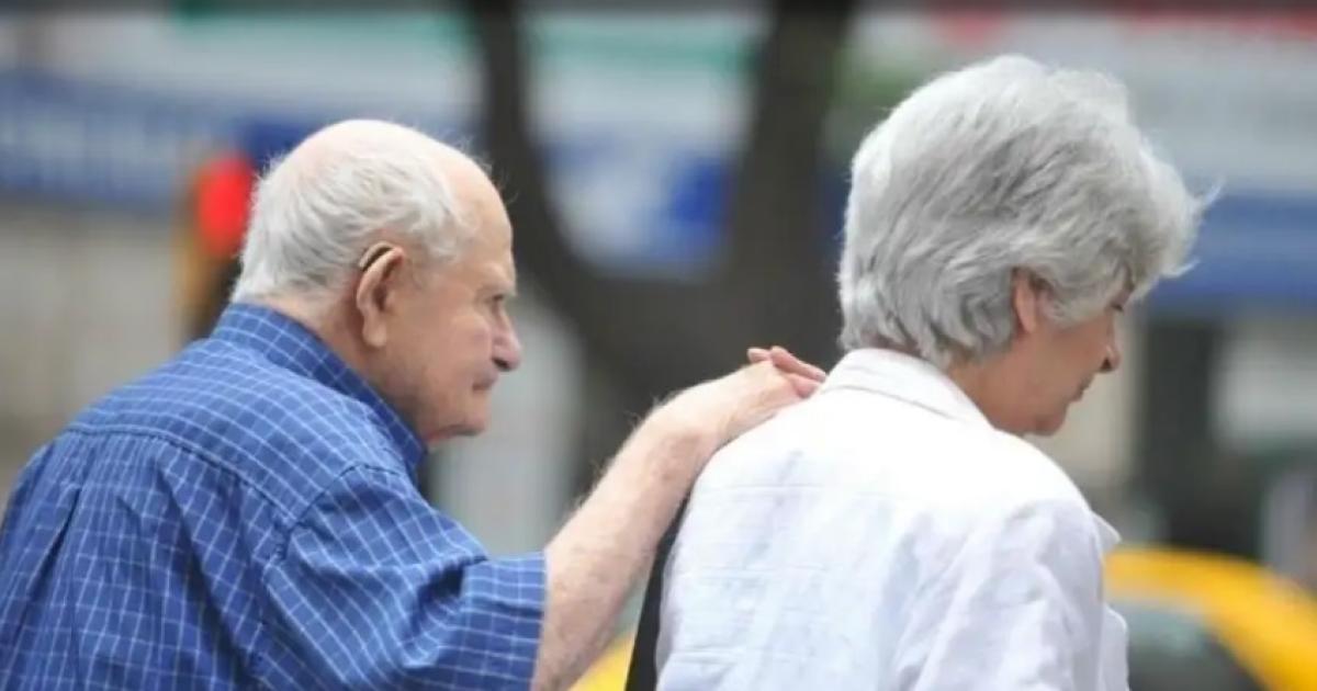Por el desfasaje salarial gana maacutes un jubilado que un trabajador en blanco con el salario miacutenimo