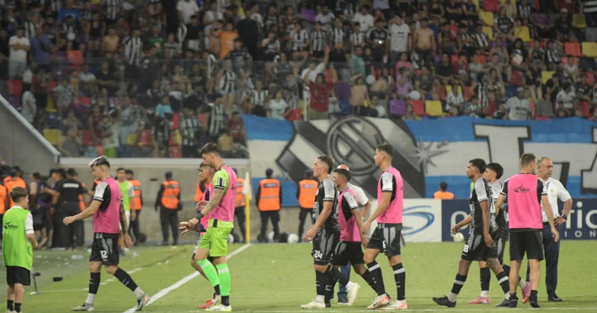 Adioacutes al suentildeo- Central Coacuterdoba no pudo con la jerarquiacutea de Estudiantes