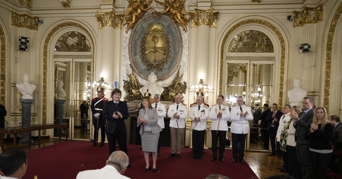 Milei encabezoacute la ceremonia de ascenso de oficiales de las Fuerzas de Seguridad
