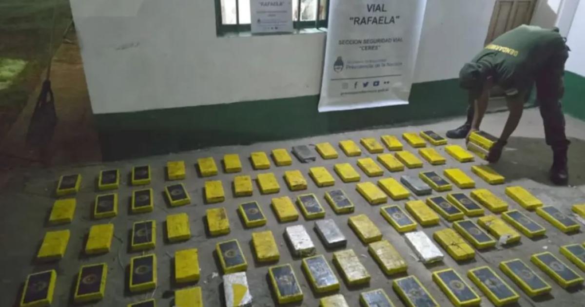 Golpe al narcotraacutefico- incautan maacutes de 100 kilos de cocaiacutena en un control sobre la Ruta 34