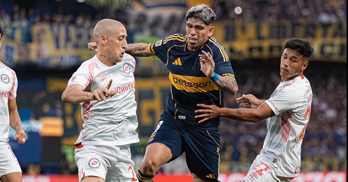 El chileno Carlos Palacios encendioacute la alarma en Boca