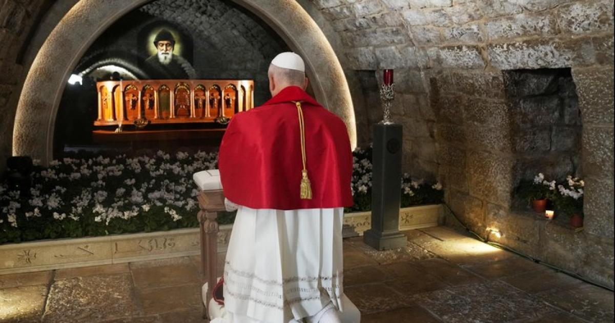 Leoacuten XIV rezoacute en la tumba de San Charbel y el padre Makantassis nos brindoacute sus reflexiones