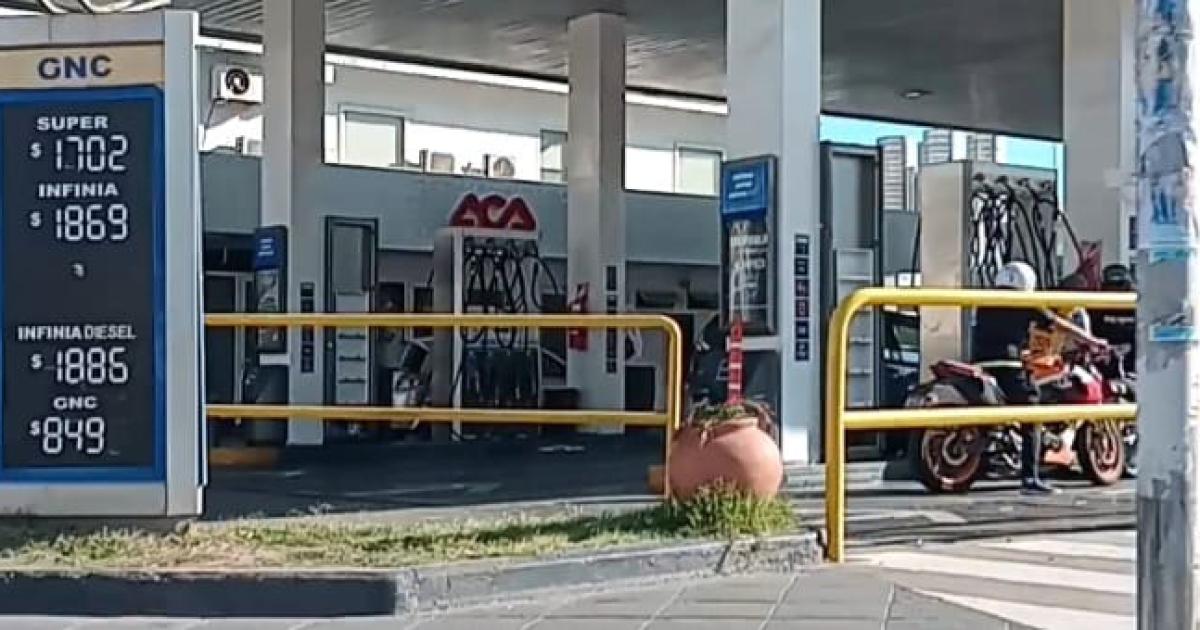 PRECIOS Los valores de una de las estaciones de servicio céntricas que opera con la bandera de YPF