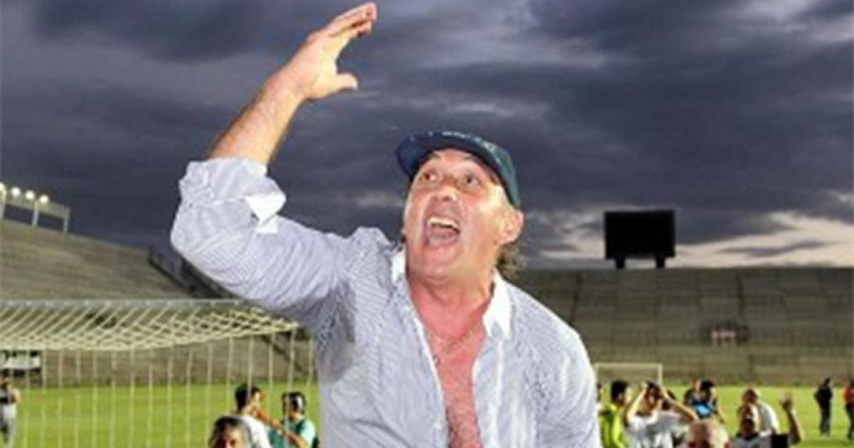 El Tano Riggio estariacutea al caer como DT en el Profe