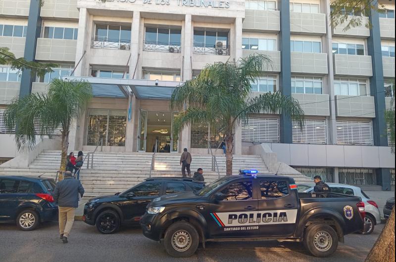 Sospechan que Castelli y su nuacutecleo operaban una mesa de dinero y de una fuga millonaria a Bs As