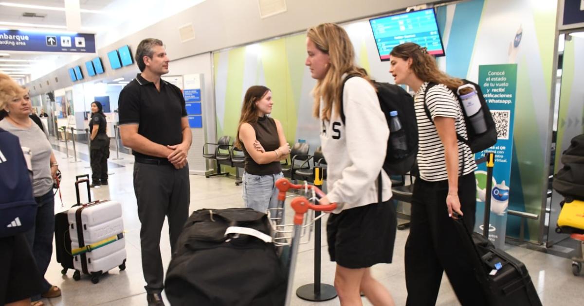 Llegoacute a Santiago el Seleccionado Femenino de Hockey de Paiacuteses Bajos