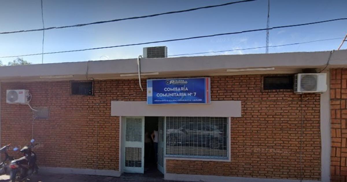 Triacuteo policial amoroso protagonizoacute un escaacutendalo en una plaza de la zona sur