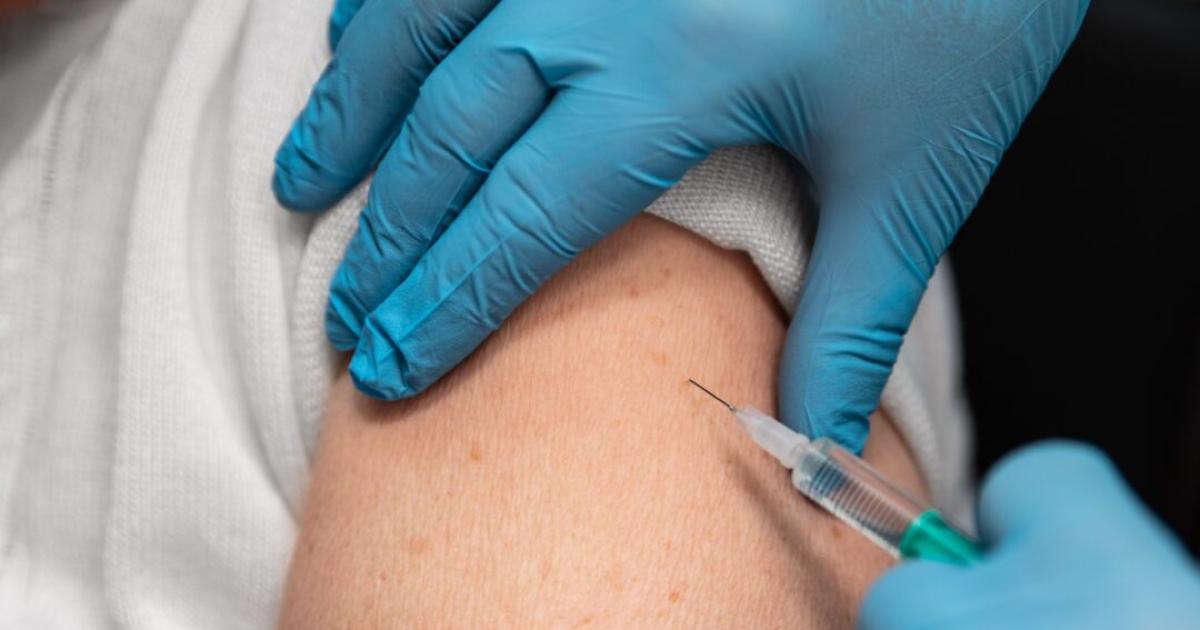 Hay vacunas que reducen el riesgo de infarto de miocardio y el accidente cerebrovascular