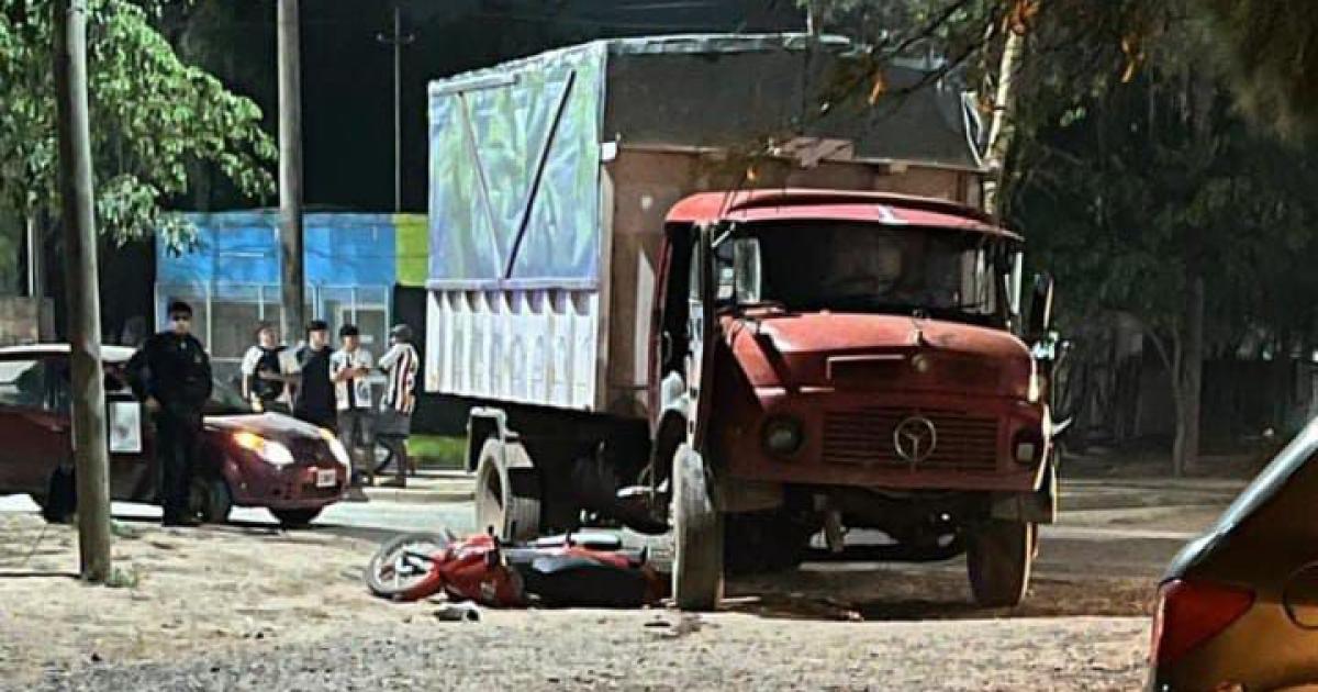 TERRIBLE CHOQUE- El accidente sobrevino de madrugada y el joven trabajador resultó con graves heridas Derivado al Hospital Regional fue intervenido quirrgicamente Estupor y cadenas de oración al cierre