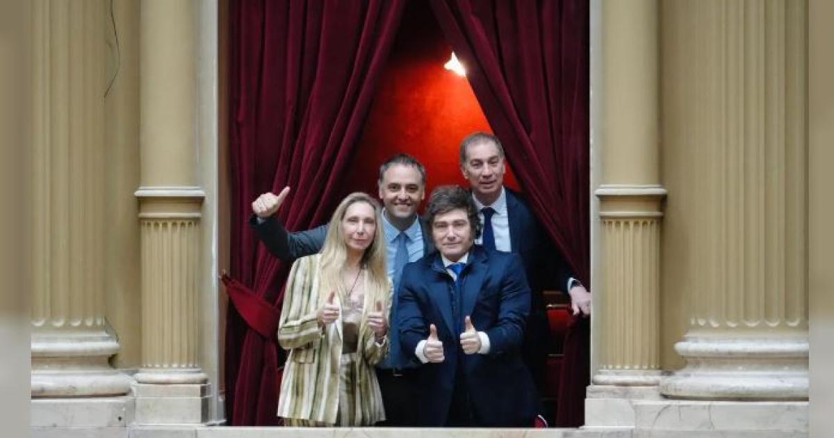 El presidente Javier Milei junto a su equipo de Gobierno en el Congreso Foto- Agencia Noticias Argentinas