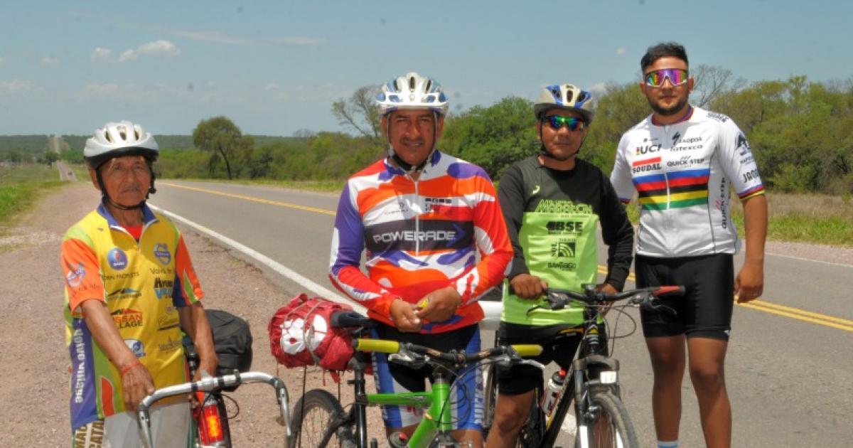 (Peregrinos rumbo a la celebración de la Virgen del Valle Foto- EL LIBERAL- Toms Marini)