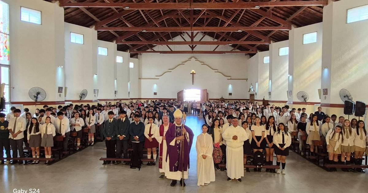 Se celebroacute la accioacuten de gracias por todos los egresados de Antildeatuya