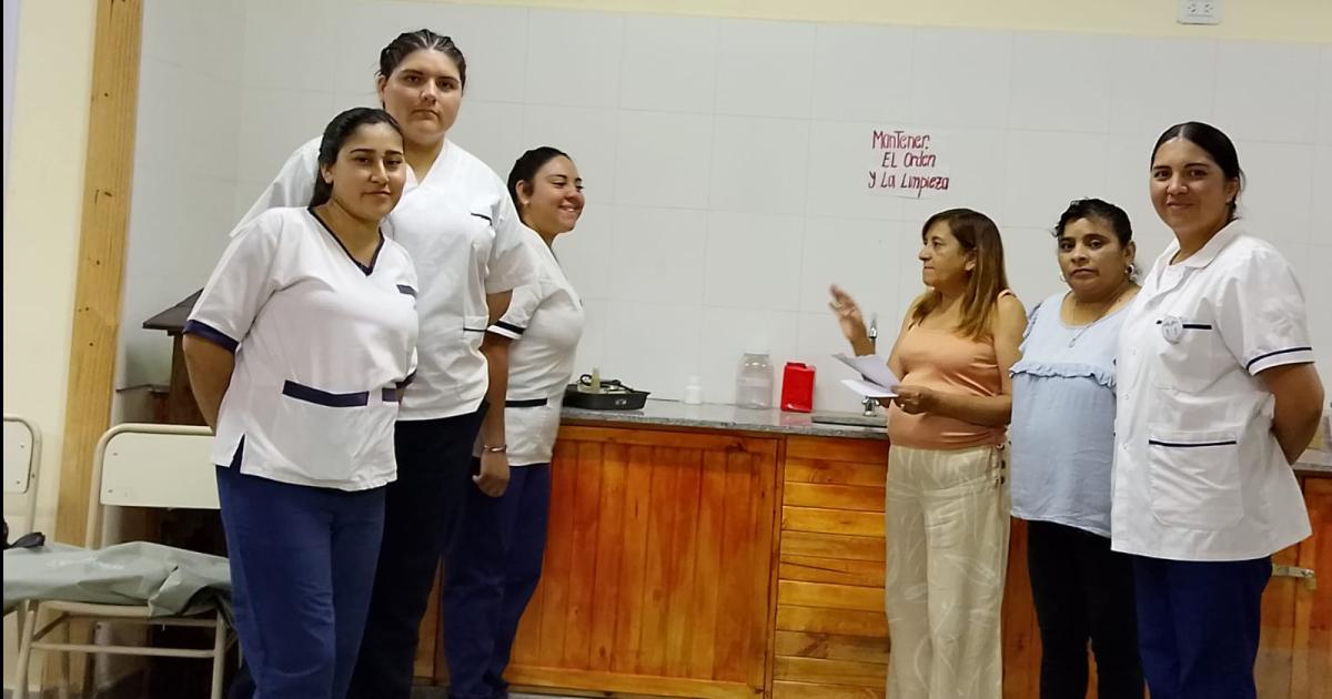 Egresaron alumnas de la Tecnicatura de Enfermeriacutea en Antildeatuya