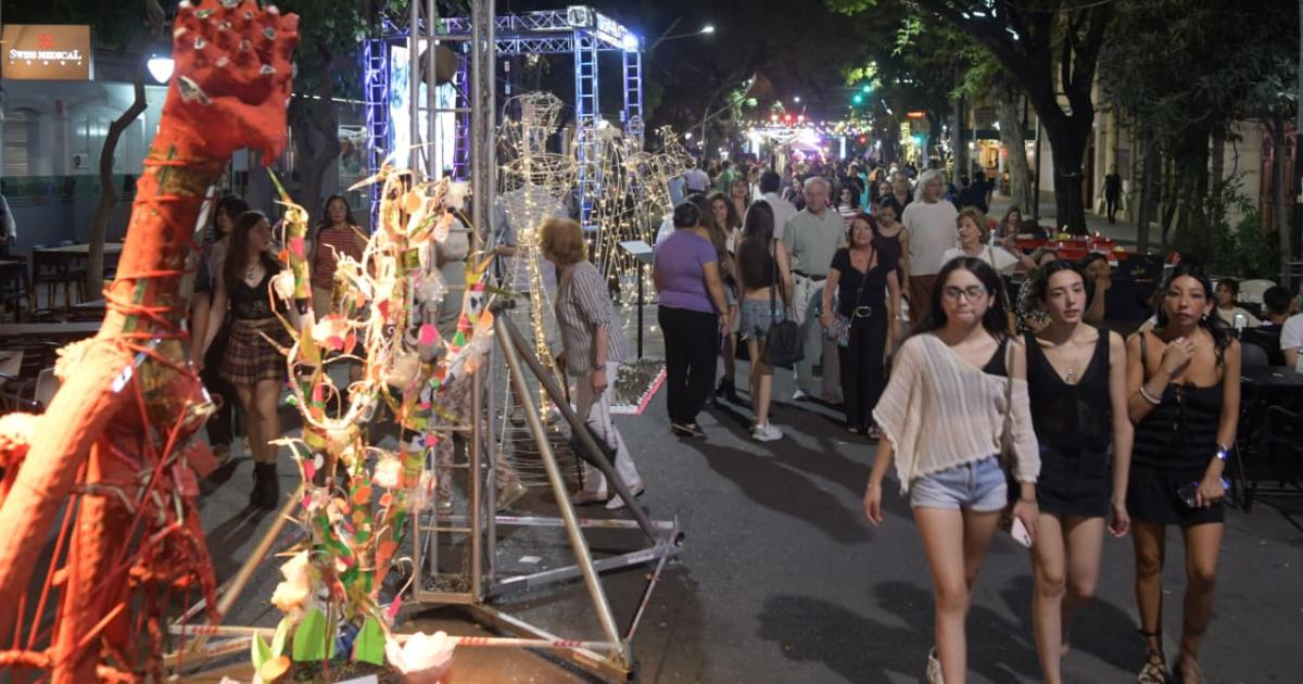 Todo Santiago disfrutoacute de la 21ordf edicioacuten del Encontrarte