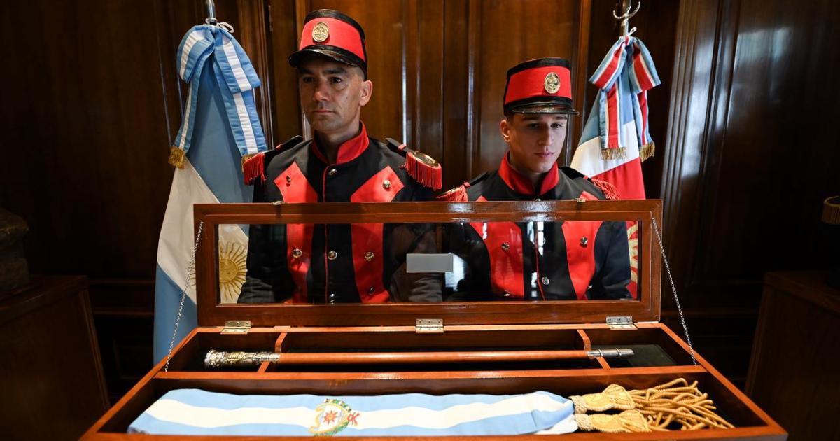 La esencia santiaguentildea en los atributos que acompantildearaacuten al nuevo mandatario