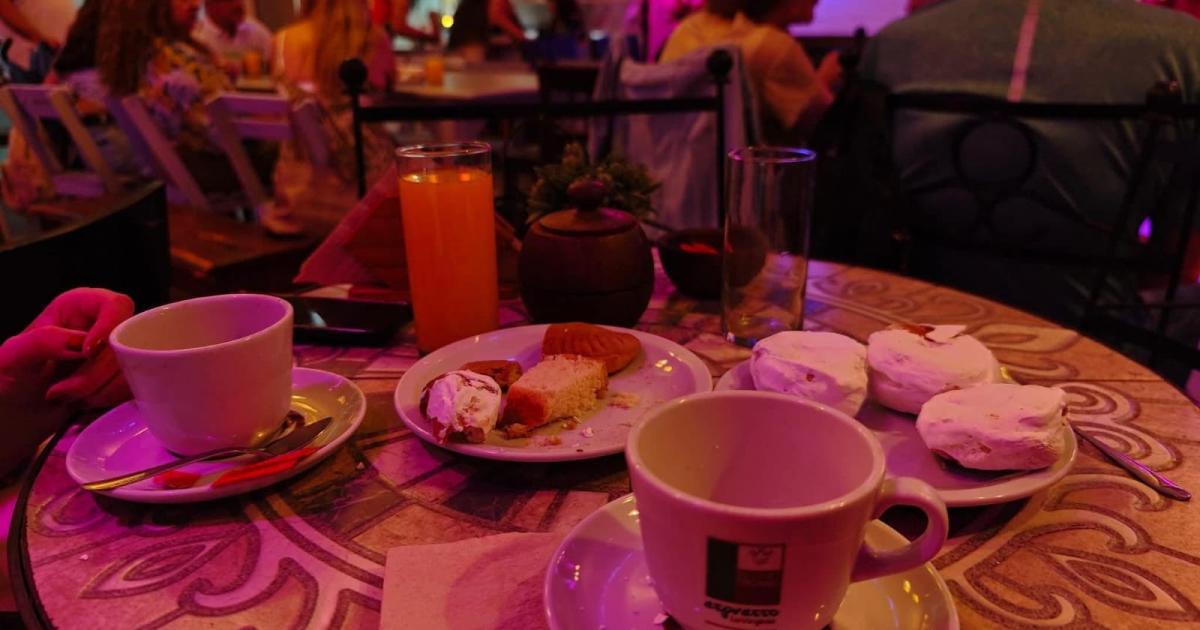 Croacutenica del ciacuterculo de la guerra y el amor en un rosquete