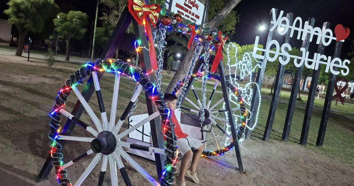 La plaza San Martiacuten de Los Juriacutees se cubre de espiacuteritu navidentildeo
