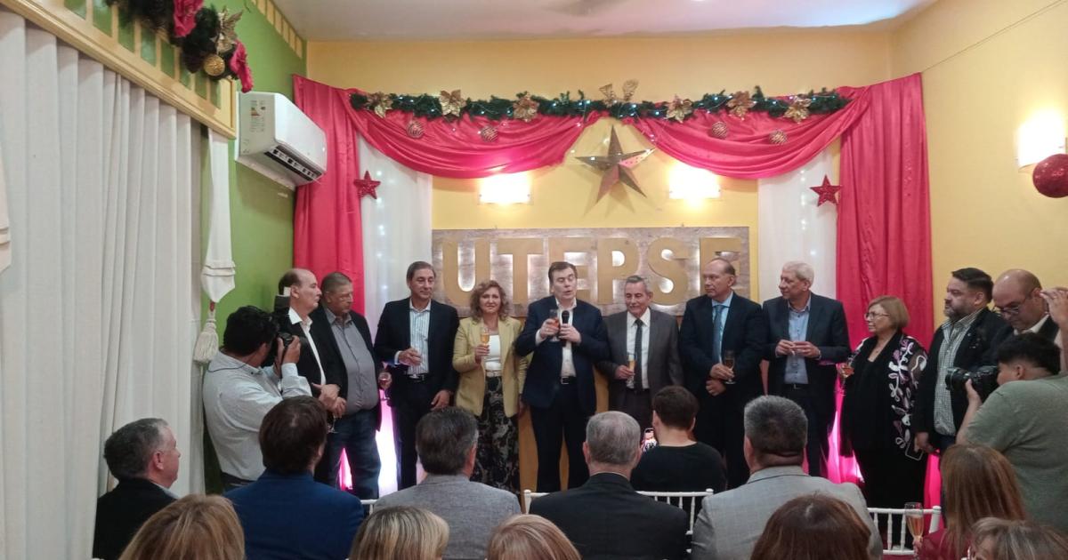 Zamora saludoacute y brindoacute con los empleados puacuteblicos en su diacutea