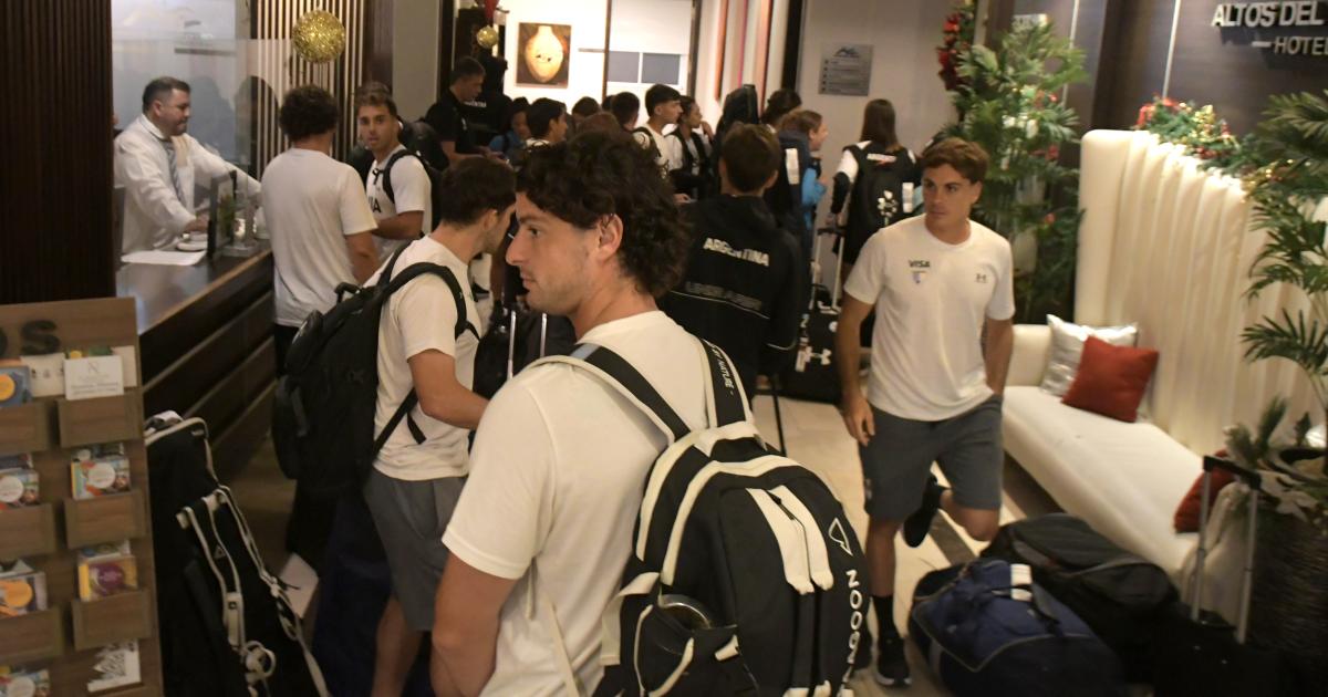 Las Leonas y Los Leones arribaron a la Madre de Ciudades