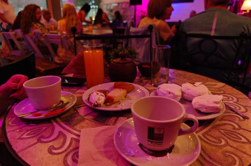 Croacutenica del ciacuterculo de la guerra y el amor en un rosquete 