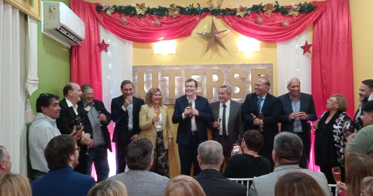 Zamora saludoacute y brindoacute con los empleados puacuteblicos en su diacutea