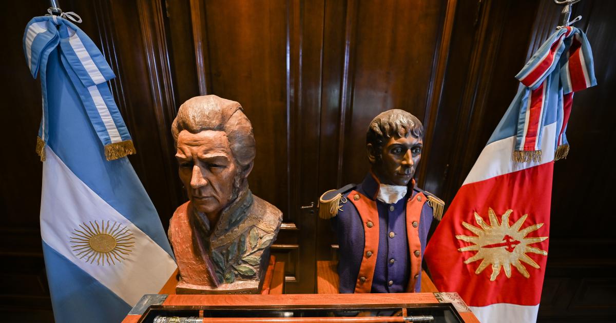 La esencia santiaguentildea en los atributos que acompantildearaacuten al nuevo mandatario