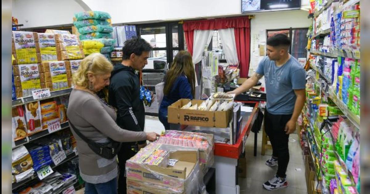 Personas en un almacénsupermercado Foto- Agencia NA (Juan Vargas)