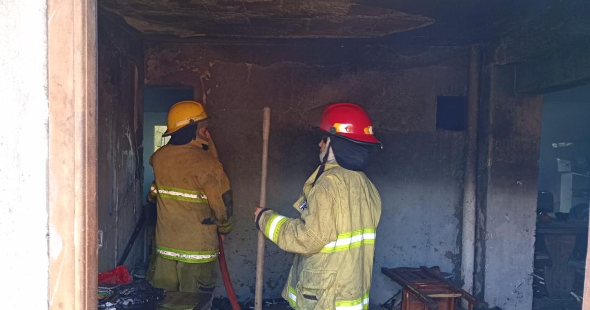 Barrio 8 de Abril- Un voraz incendio consumioacute por completo una vivienda
