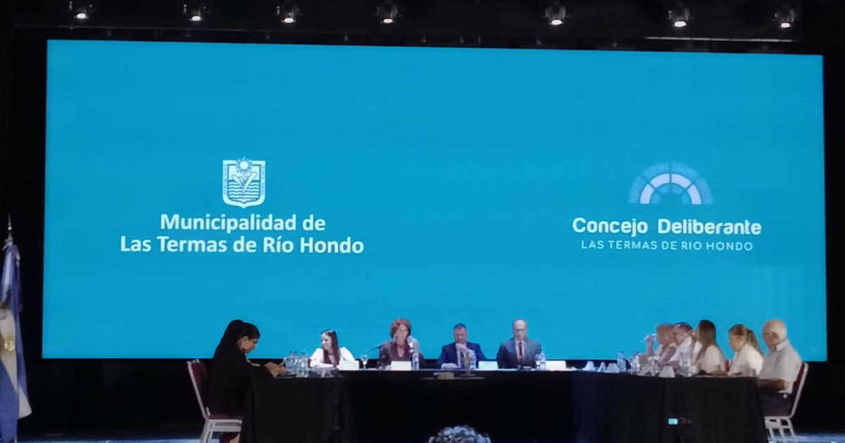 Paula Caacutenepa Mukdise asumioacute como intendente de Las Termas de Riacuteo Hondo