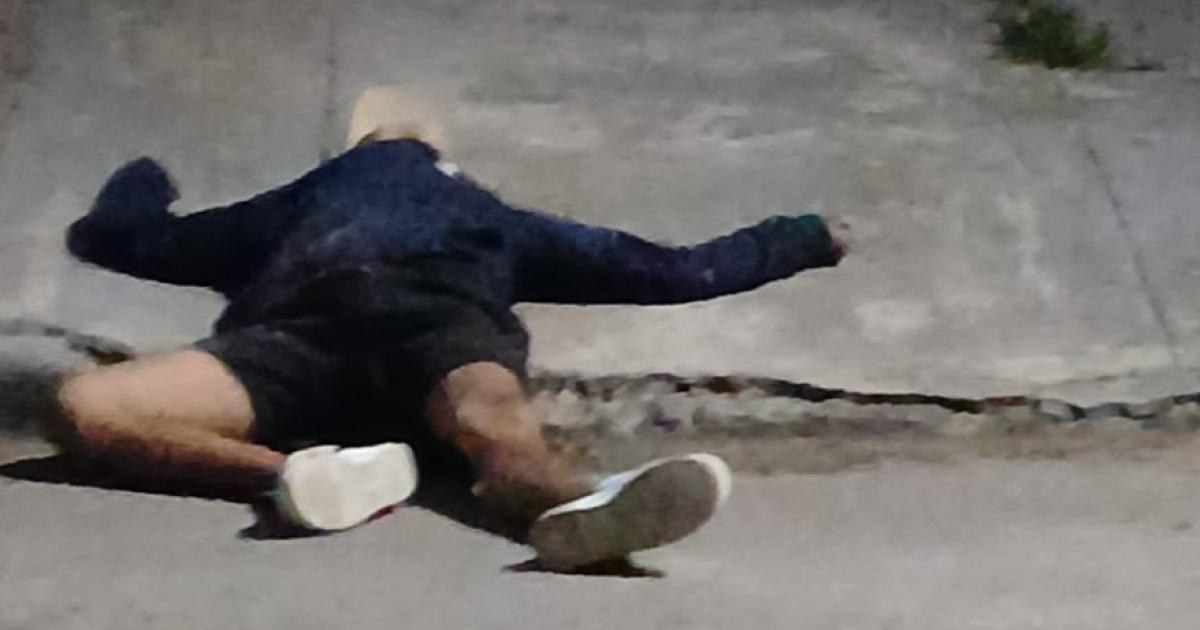 VIDEO Un gendarme matoacute a un delincuente durante un intento de robo