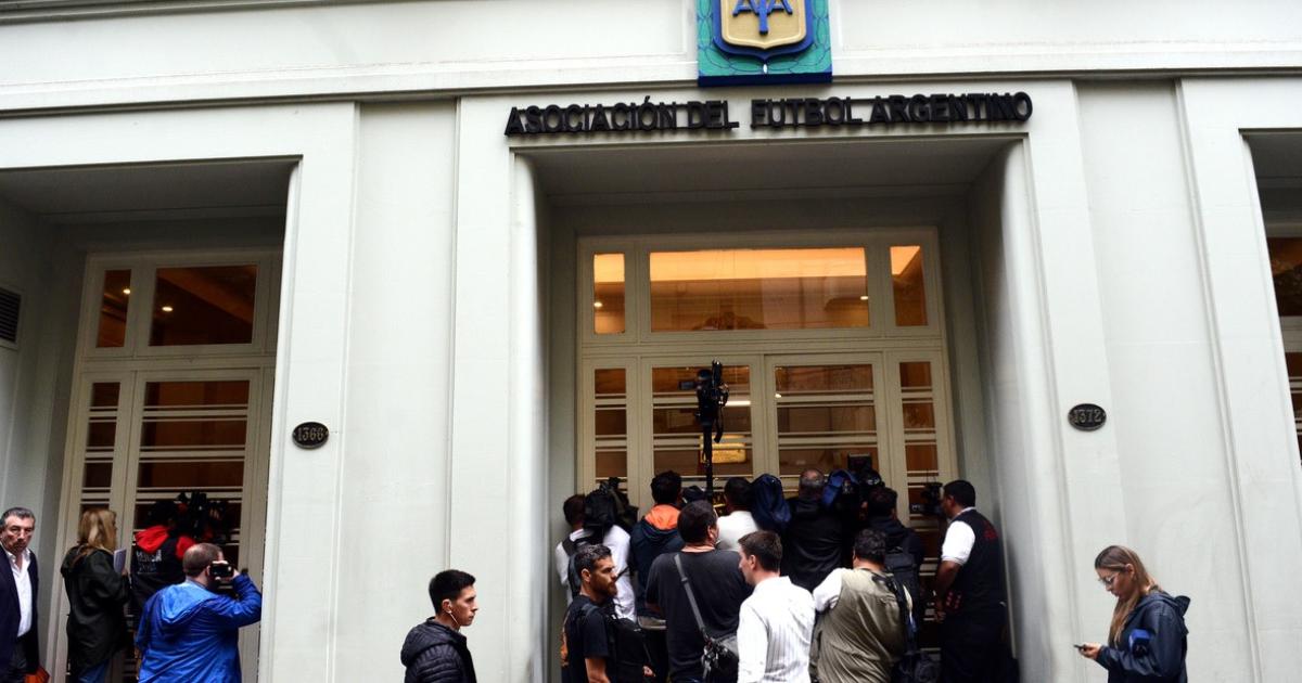 Allanamiento en el edificio de la AFA en CABA (Foto- Luciano Thieberger)