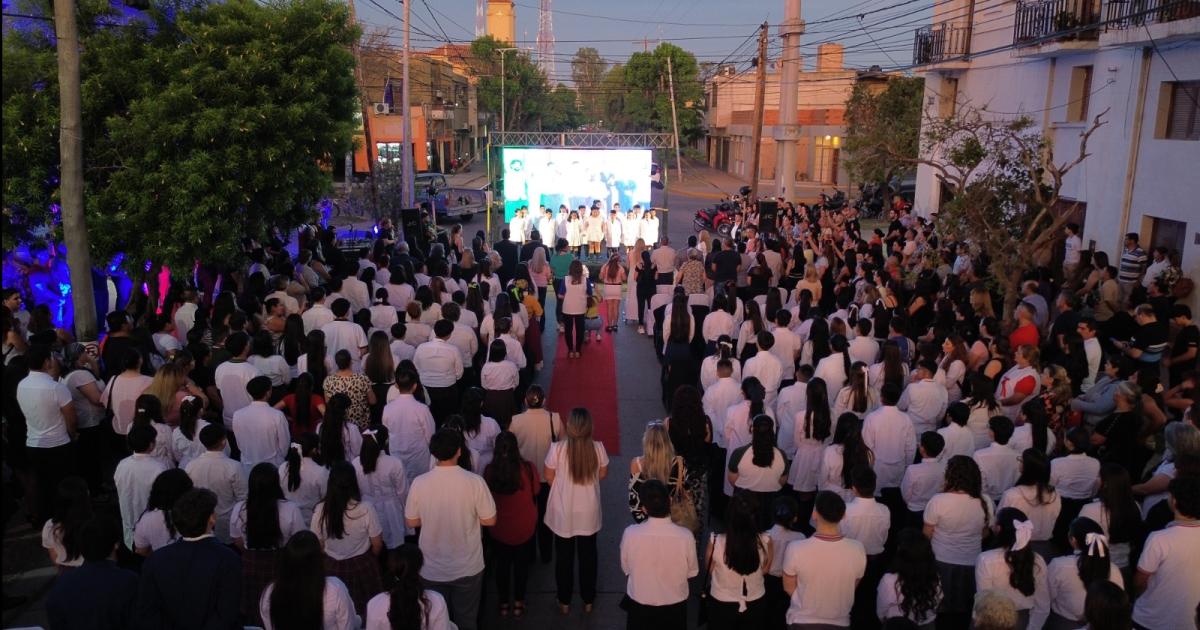 Estudiantes bandentildeos recibieron los diplomas Meacuterito al Estudio
