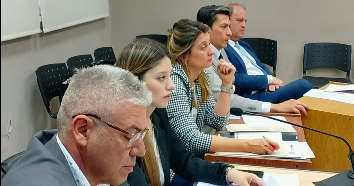 DECISIVA- El pelotón de abogados cubrió ayer las fianzas personales en un global de  12000000 Al mismo tiempo el magistrado fijó duras reglas de conducta vigentes por 120 días