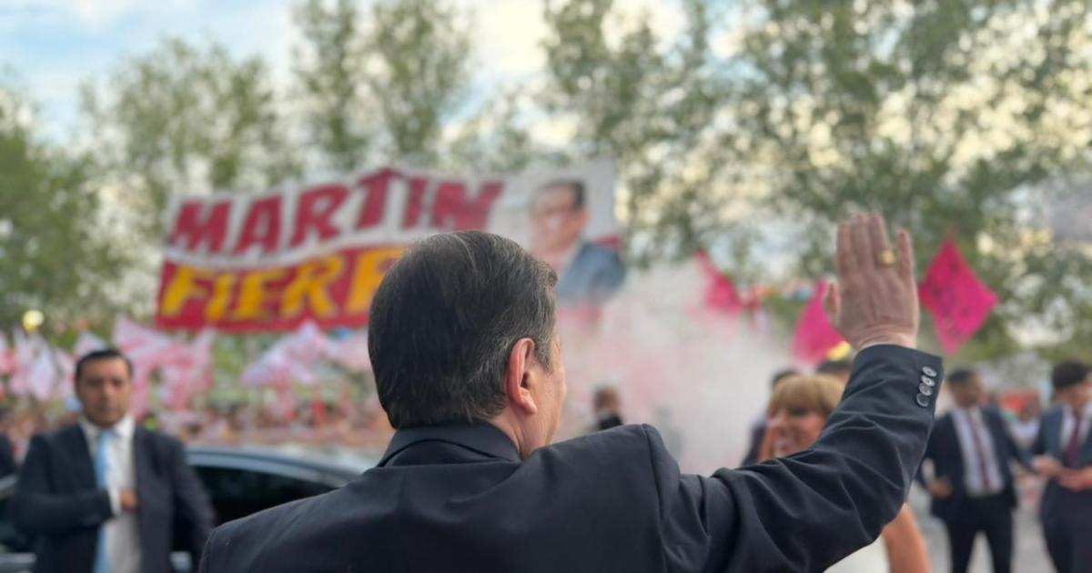 FOTOS- la asuncioacuten de Eliacuteas Suaacuterez en un recinto colmado de solemnidad y militancia