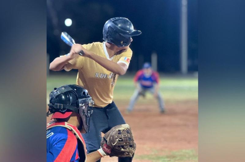 Con 15 antildeos ya juega en Primera y suentildea con la Seleccioacuten Argentina de soacuteftbol