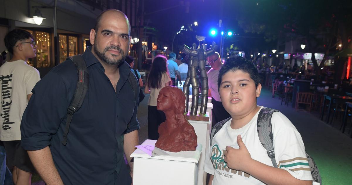 LA CIUDAD DE SANTIAGO VIVE DIacuteAS DE FIESTA