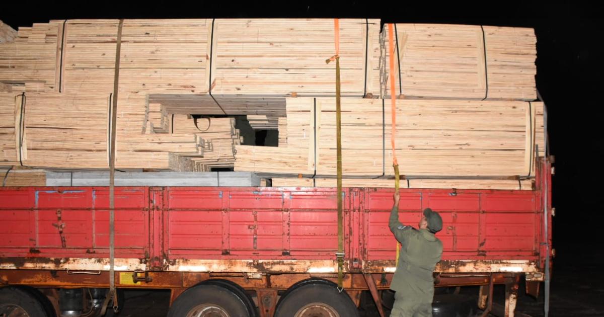 Ruta 14- descubren maacutes de tres toneladas de marihuana que eran trasladadas entre placas de maderas