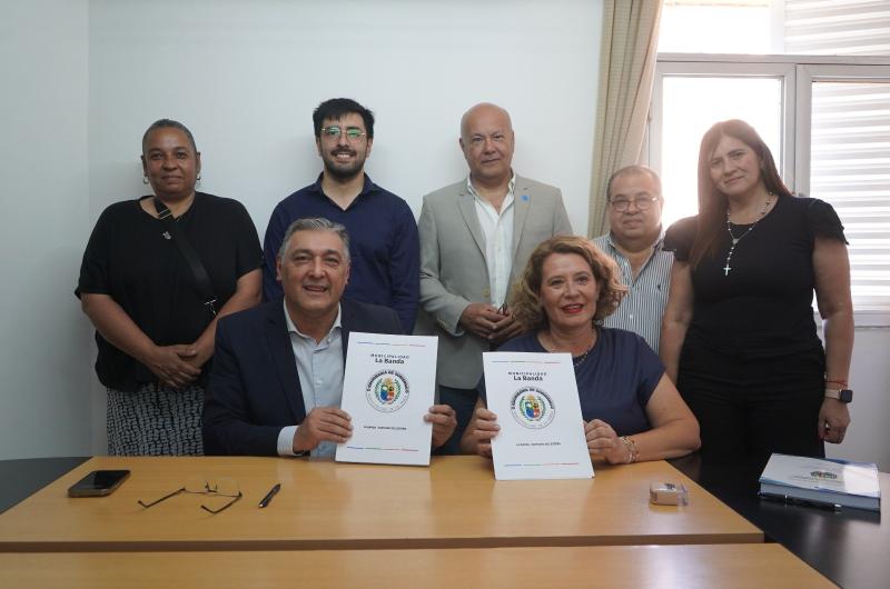 El municipio firmoacute otro convenio de cooperacioacuten con la FCEyT de la UNSE