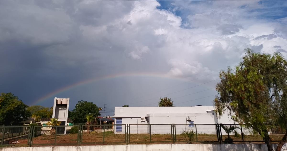 Un fuerte chaparroacuten sorprendioacute a la Capital- llovioacute y minutos despueacutes volvioacute a salir el sol