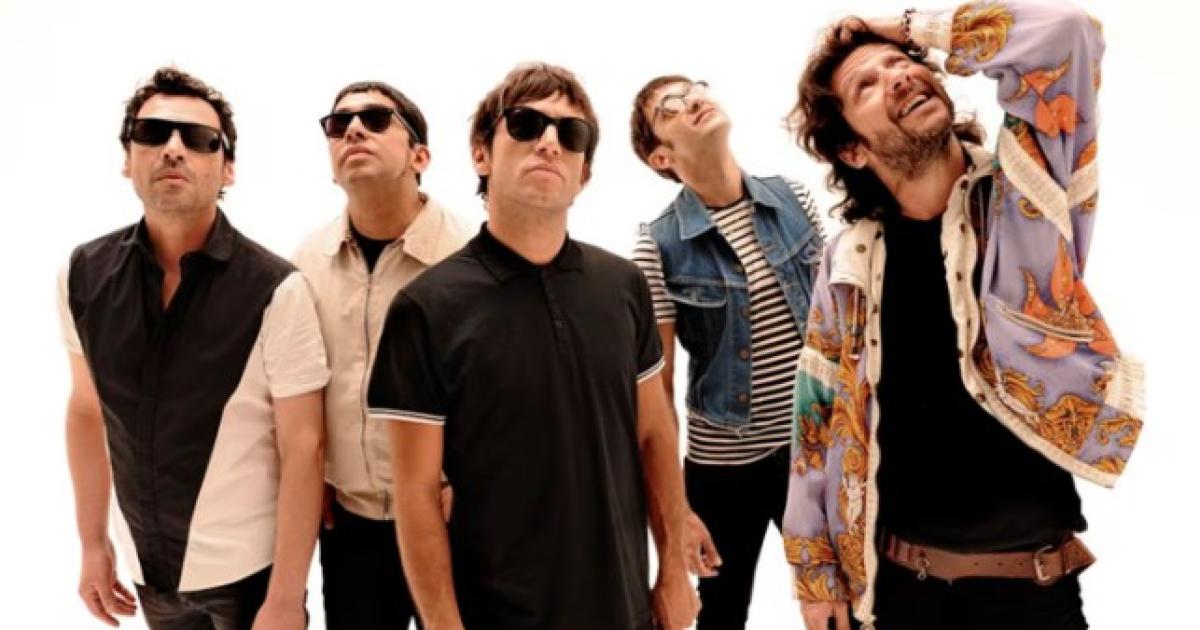 La banda dio detalles sobre el episodio que sufrió el cantante mientras estaba en un bar de Palermo