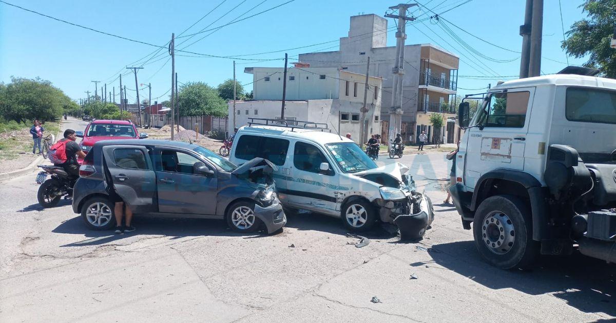 Los vehículos sufrieron daños considerables (Foto- José Luis PérezEl Liberal)