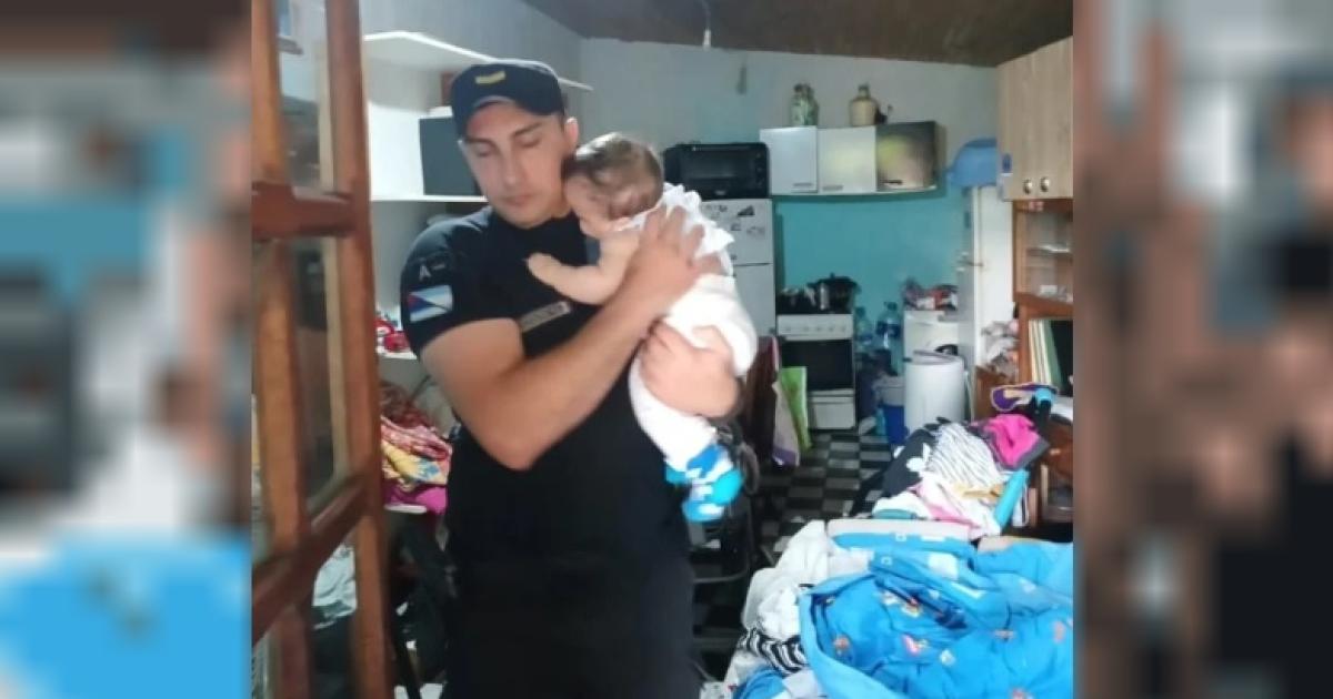 Conmocioacuten- la Policiacutea rescatoacute a un bebe de 7 meses que quedoacute solo en una vivienda