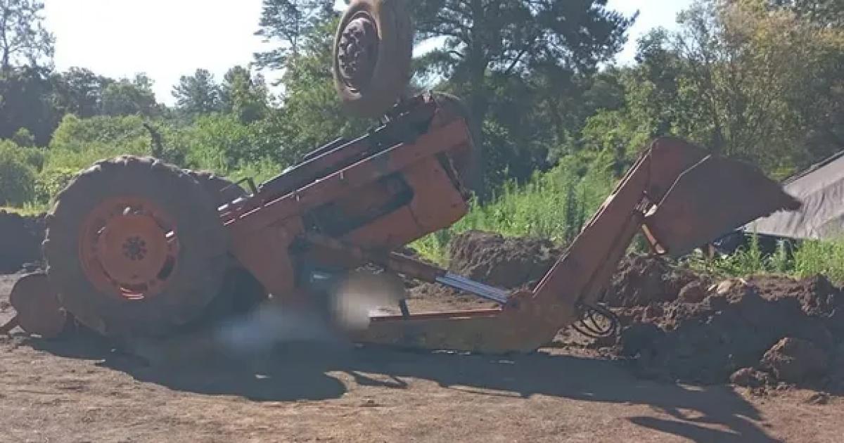 Horror y conmocioacuten- un trabajador agriacutecola murioacute aplastado por una retroexcavadora