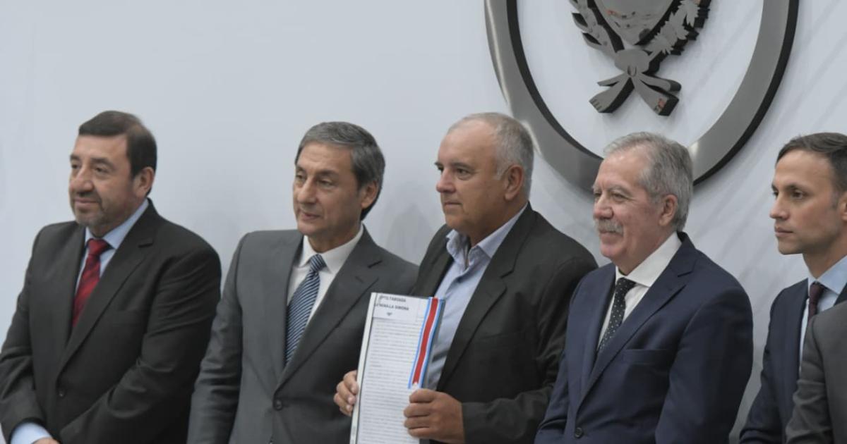 El gobernador Eliacuteas Suaacuterez encabezoacute el acto de asuncioacuten de 137 comisionados municipales de la provincia