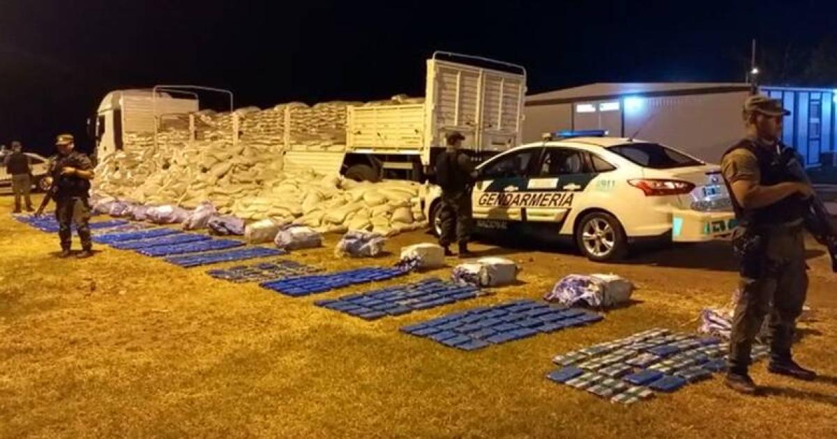 POROTOS BLANCOS- El camión al mando del santiagueño transportaba 427 kilos de cocaína El destino aparente el Mercado Central de Buenos Aires Si no hay abreviados el juicio se realizar en febrero del 2026 en Rosario Santa Fe