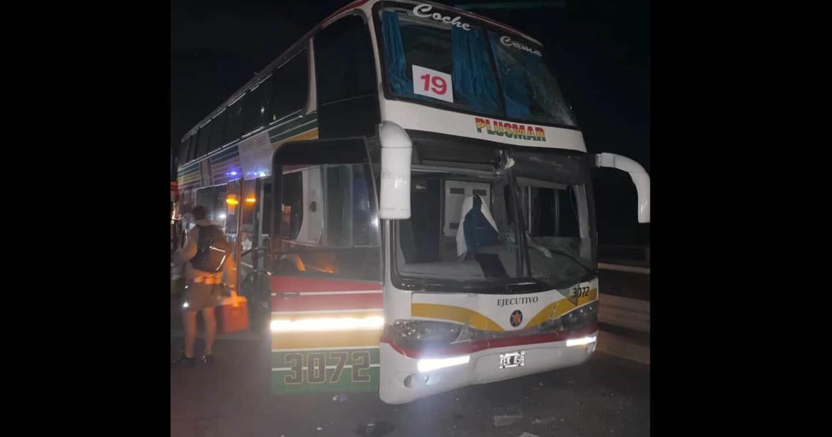 Tres colectivos con hinchas de Estudiantes chocaron rumbo a Santiago del Estero para la final con Racing