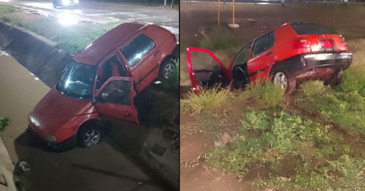 El auto cayó a la acequia y sufrió daños materiales