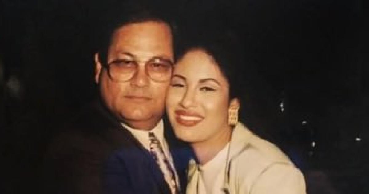 Abraham Quintanilla junto a su hija Selena - Foto- X (Twitter)
